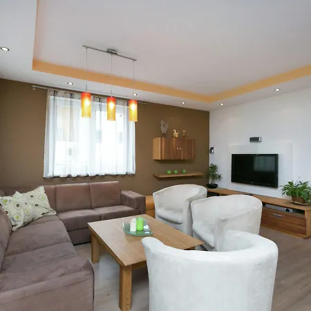 بيت للعطل Rich Holiday With Sauna Garden Valley Views In إتيير
